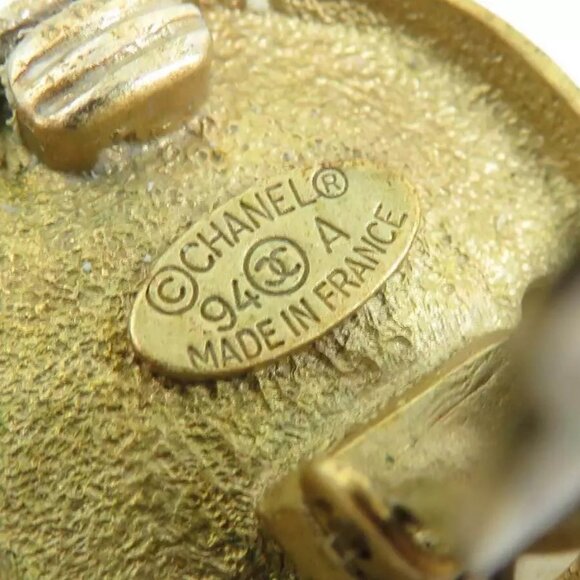 Auth CHANEL Vintage CC Logo Clip on Earrings Gold Metal - Picture 15 of 16
